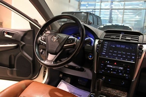 Toyota Camry, 2.5 л, АТ, 2017 фото 7