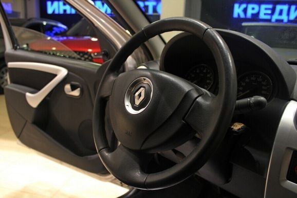 Renault Sandero, 1.6 л, АТ, 2013 фото 2