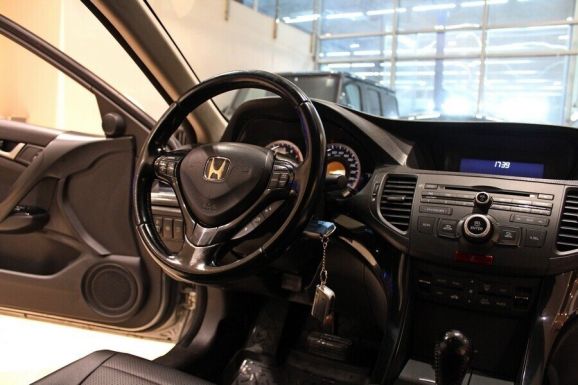 Honda Accord, 2.0 л, АТ, 2010 фото 7