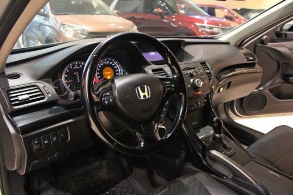 Honda Accord, 2.0 л, АТ, 2010 фото 2