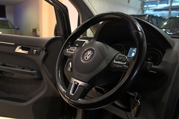 Volkswagen Touran, 1.4 л, Робот, 2011 фото 2