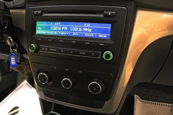 Skoda Yeti, 1.2 л, Робот, 2013 фото 9