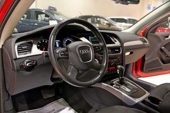 Audi A4, 1.8 л, Вариатор, 2011 фото 2