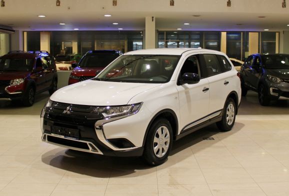 Mitsubishi Outlander, 2.0 л, Вариатор, 2020 фото 3