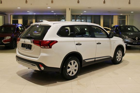 Mitsubishi Outlander, 2.0 л, Вариатор, 2020 фото 4
