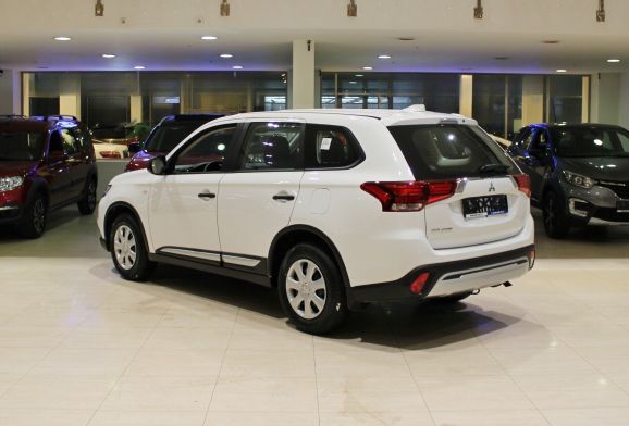 Mitsubishi Outlander, 2.0 л, Вариатор, 2020 фото 6