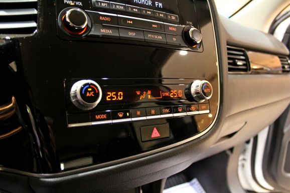 Mitsubishi Outlander, 2.0 л, Вариатор, 2020 фото 2