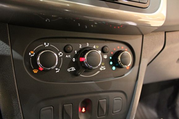 Renault Logan, 1.6 л, АТ, 2019 фото 2