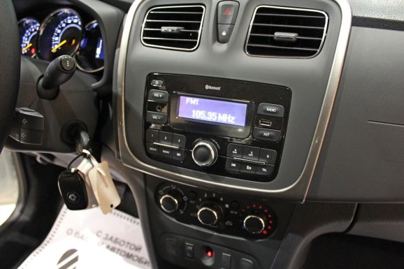 Renault Logan, 1.6 л, АТ, 2018 фото 2