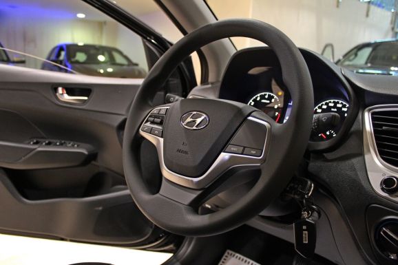 Hyundai Solaris, 1.6 л, АТ, 2022 фото 2