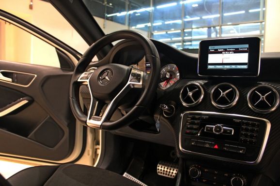 Mercedes-Benz A-Класс, 1.6 л, Робот, 2014 фото 9