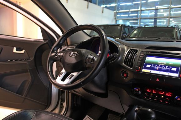 Kia Sportage, 2.0 л, АТ, 2012 фото 8