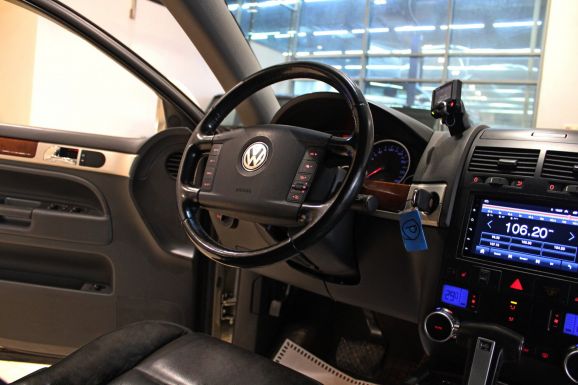 Volkswagen Touareg, 2.5 л, АТ, 2010 фото 9