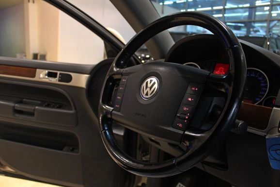 Volkswagen Touareg, 2.5 л, АТ, 2010 фото 2