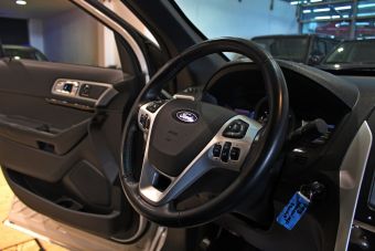 Ford Explorer, 3.5 л, АКПП, 2012 фото 2