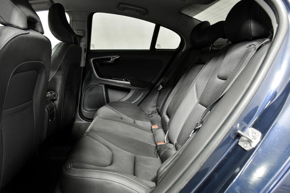 Volvo S60, 2.5 л, АТ, 2014 фото 1