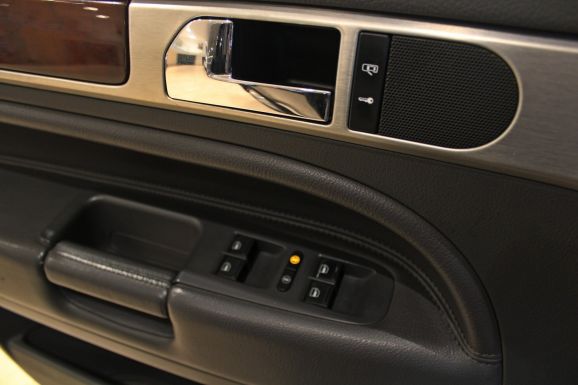 Volkswagen Touareg, 2.5 л, АТ, 2008 фото 1