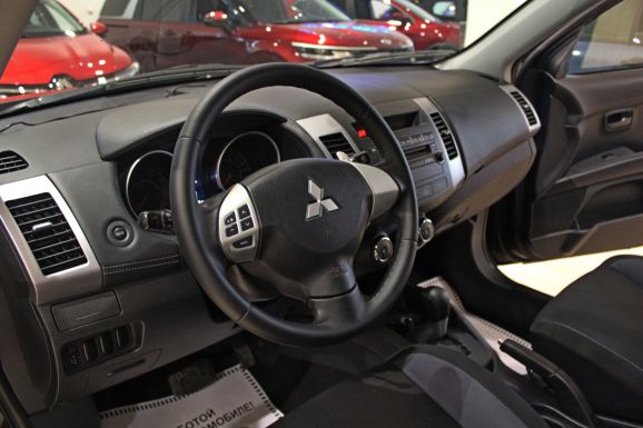 Mitsubishi Outlander, 2.0 л, Вариатор, 2011 фото 7