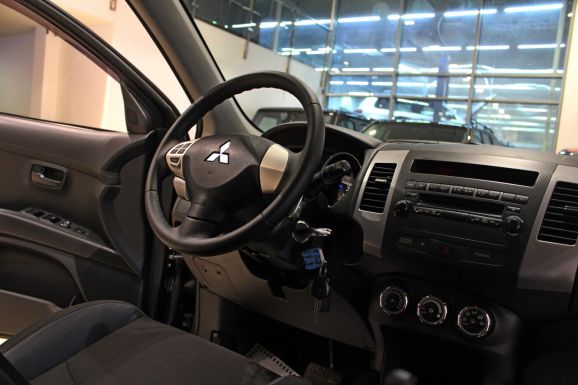 Mitsubishi Outlander, 2.0 л, Вариатор, 2011 фото 9