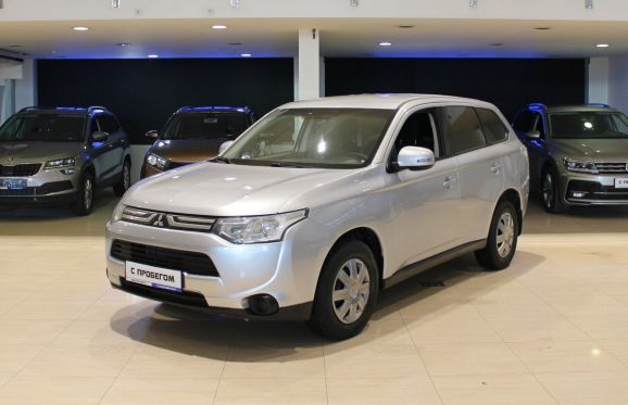 Mitsubishi Outlander, 2.0 л, Вариатор, 2013 фото 3
