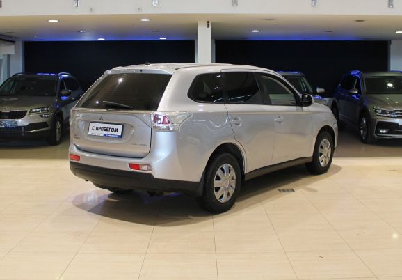 Mitsubishi Outlander, 2.0 л, Вариатор, 2013 фото 4