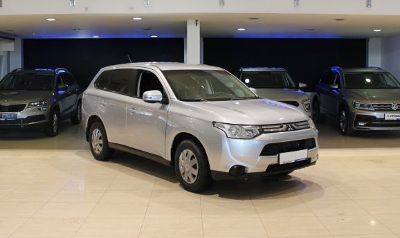 Mitsubishi Outlander, 2.0 л, Вариатор, 2013 фото 5