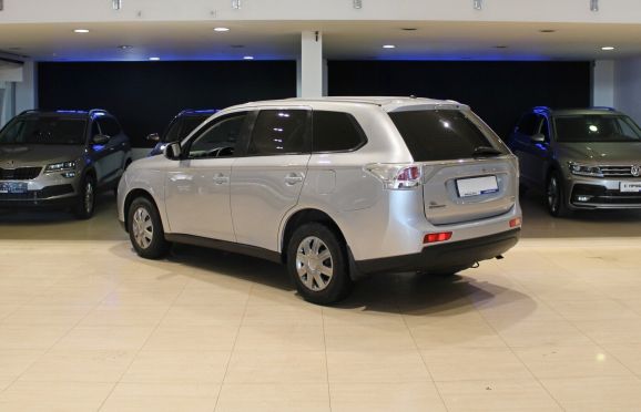 Mitsubishi Outlander, 2.0 л, Вариатор, 2013 фото 6