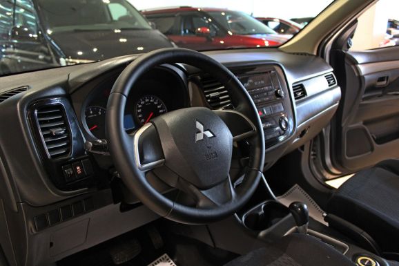 Mitsubishi Outlander, 2.0 л, Вариатор, 2013 фото 7