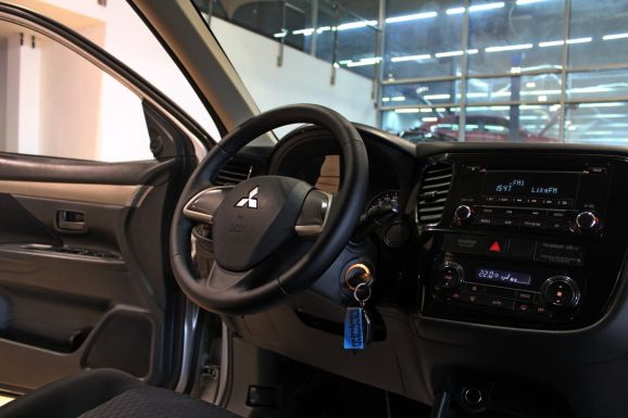 Mitsubishi Outlander, 2.0 л, Вариатор, 2013 фото 8