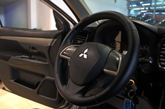 Mitsubishi Outlander, 2.0 л, Вариатор, 2013 фото 9