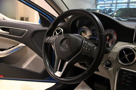 Mercedes-Benz A-Класс, 1.6 л, Робот, 2013 фото 9