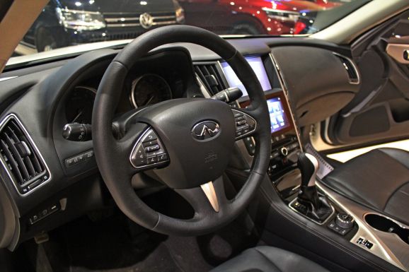 Infiniti Q50, 2.0 л, АТ, 2015 фото 10