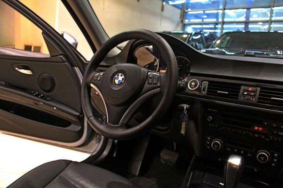 BMW 3 серии, 2.0 л, АТ, 2010 фото 8