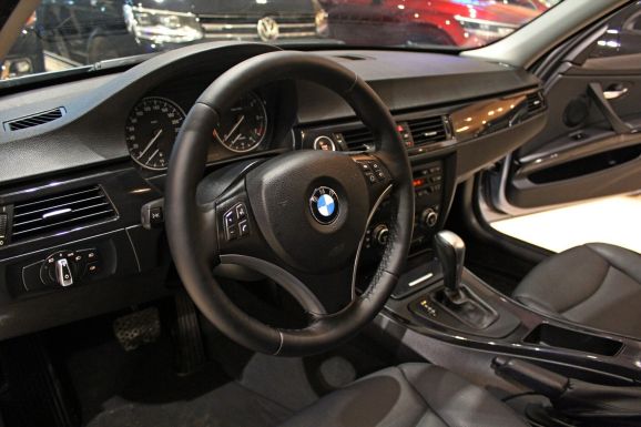 BMW 3 серии, 2.0 л, АТ, 2010 фото 9