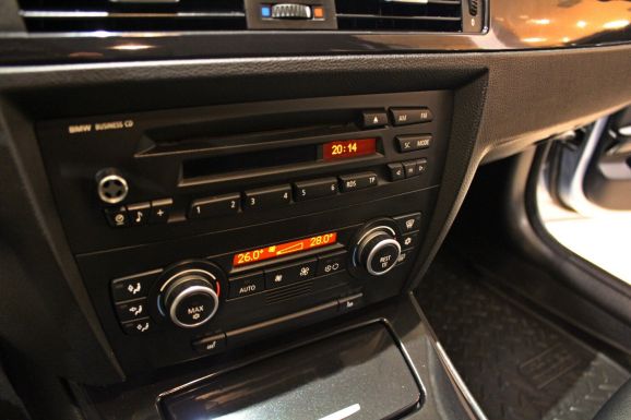 BMW 3 серии, 2.0 л, АТ, 2010 фото 1