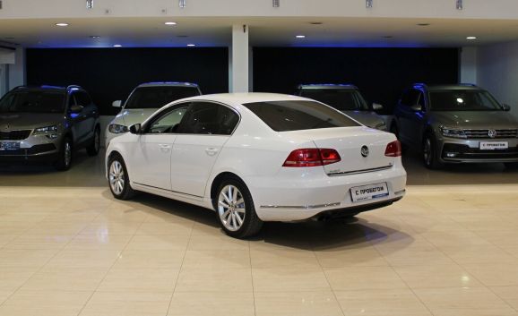 Volkswagen Passat, 1.8 л, Робот, 2012 фото 6