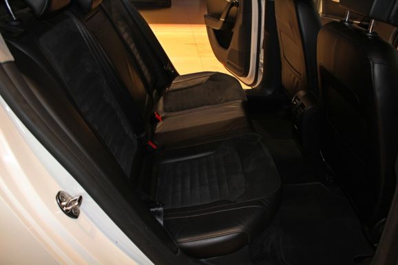 Volkswagen Passat, 1.8 л, Робот, 2012 фото 1