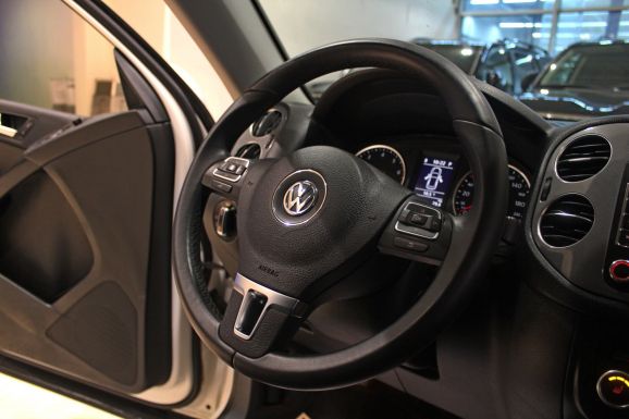 Volkswagen Tiguan, 2.0 л, АТ, 2015 фото 9