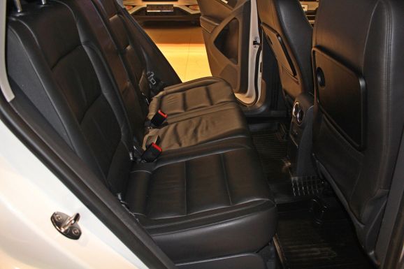 Volkswagen Tiguan, 2.0 л, АТ, 2015 фото 1