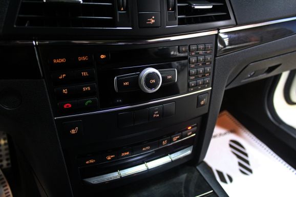 Mercedes-Benz E-Класс, 1.8 л, АТ, 2010 фото 2