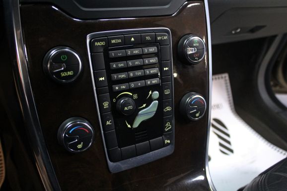 Volvo XC70, 2.4 л, АТ, 2012 фото 2