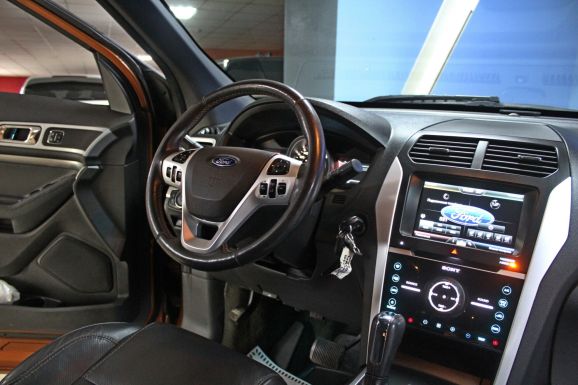 Ford Explorer, 3.5 л, АТ, 2013 фото 9