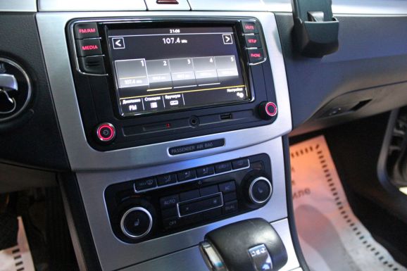 Volkswagen Passat, 1.4 л, Робот, 2010 фото 8