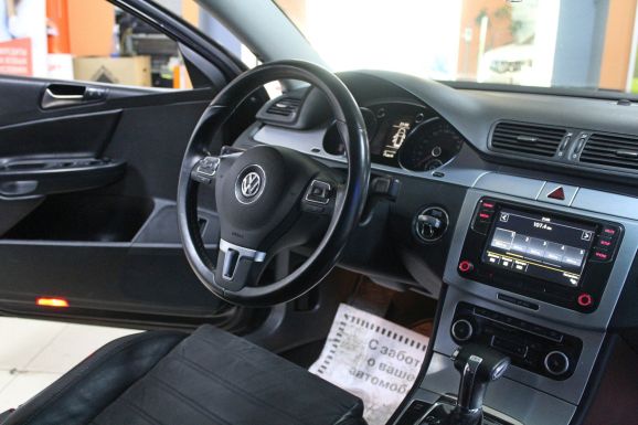 Volkswagen Passat, 1.4 л, Робот, 2010 фото 9