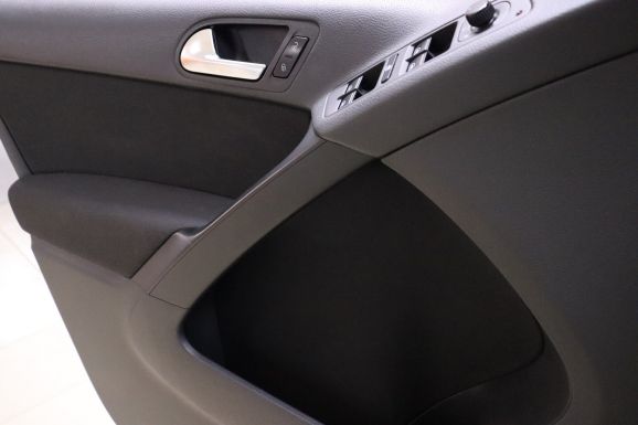 Volkswagen Tiguan, 2.0 л, АТ, 2010 фото 8