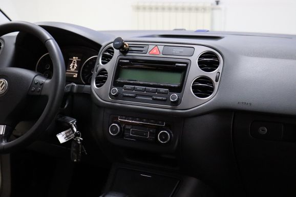 Volkswagen Tiguan, 2.0 л, АТ, 2010 фото 2