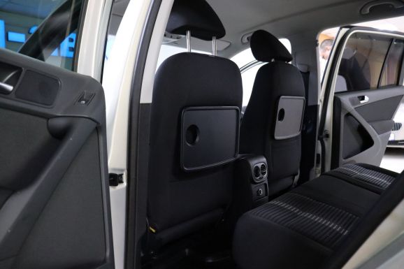 Volkswagen Tiguan, 2.0 л, АТ, 2010 фото 1