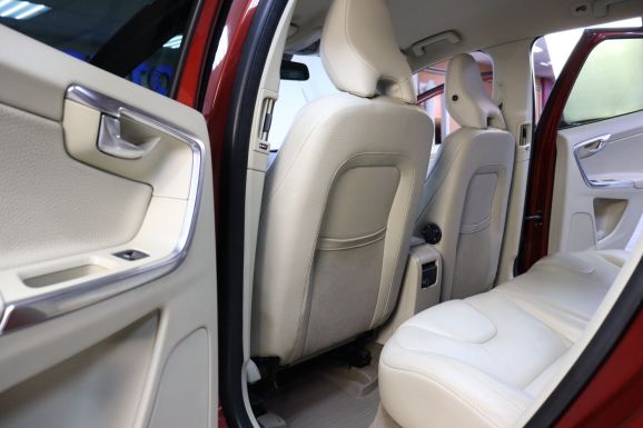 Volvo XC60, 2.4 л, АТ, 2011 фото 1