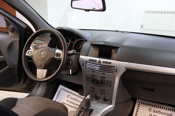 Opel Astra, 1.8 л, АТ, 2012 фото 7