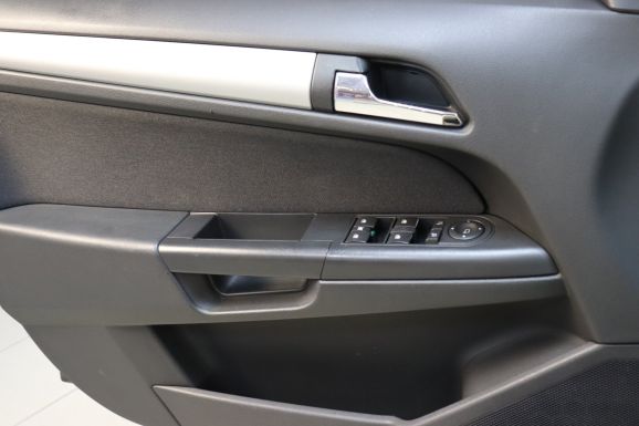 Opel Astra, 1.8 л, АТ, 2012 фото 8